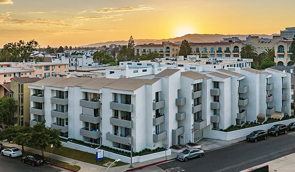 Barry Apartments — Photo 2
