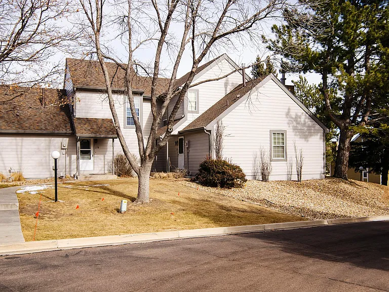 272 Cobblestone Dr — Photo 1