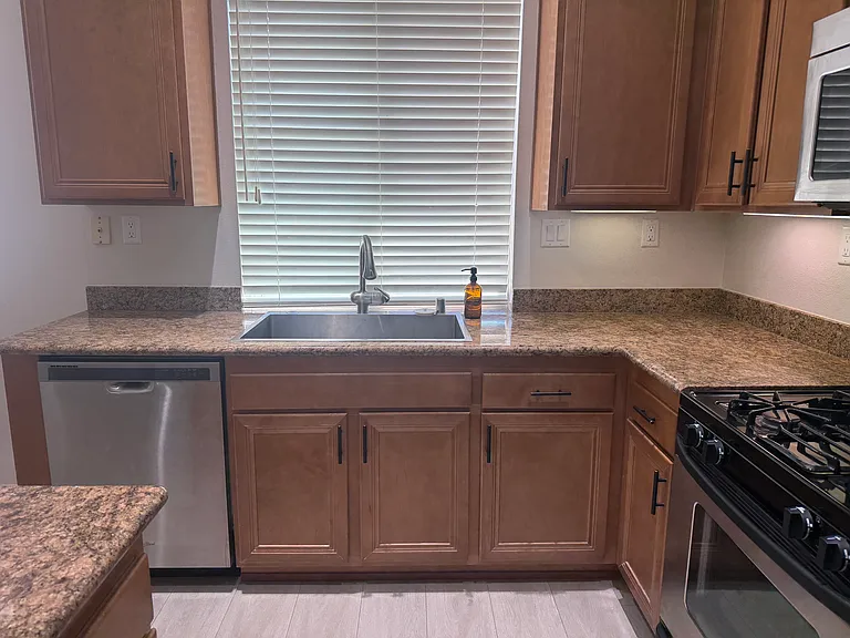 28221 Canterbury Ct — Photo 10