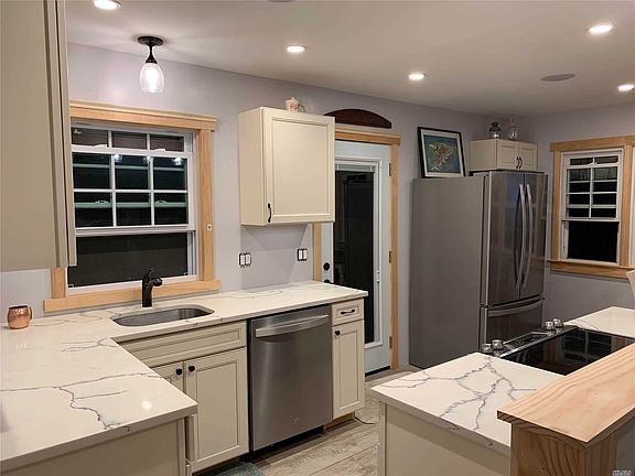 3rd image of 39 Herbert Cir