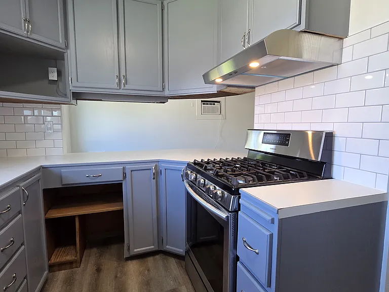2303 Duportail St — Photo 7
