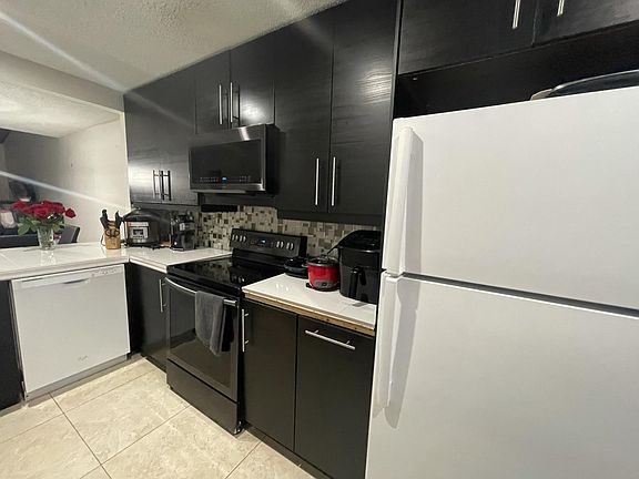 4th image of 8325 NW 37th Pl