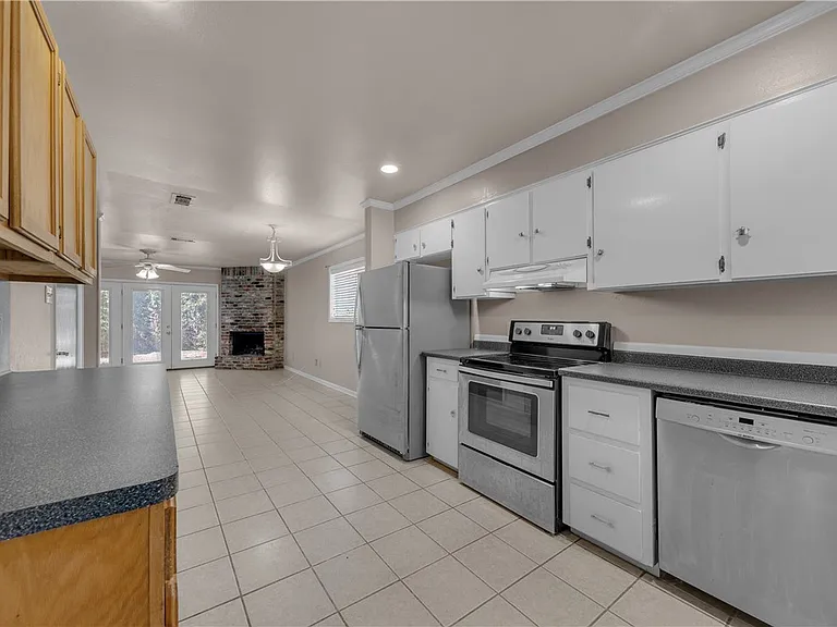 1200 Holik Dr #B — Photo 3