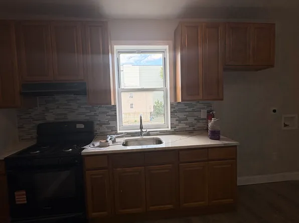 684 S 11th St Floor 3, Newark, NJ 07103