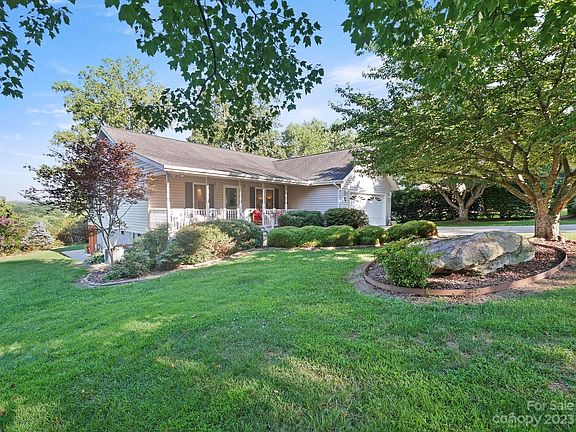 5th image of 94 Chestnut Ln