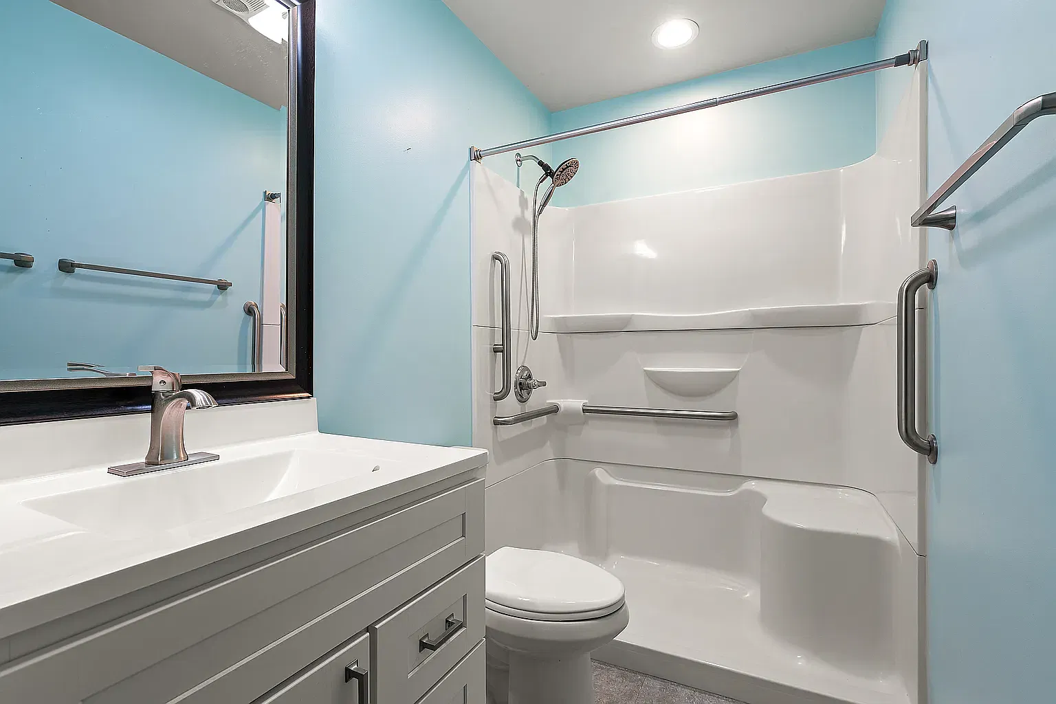 3 bed, 2068 sqft, $3,195 — Photo 3