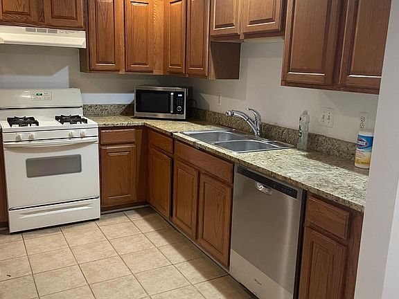 3rd image of 717 E River Park Village Blvd #717