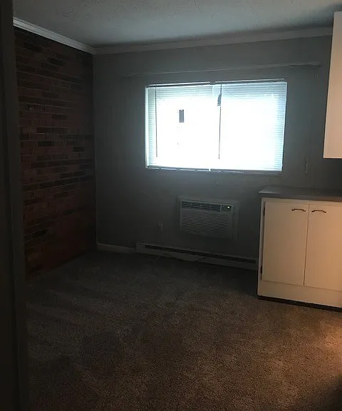 305 N Dunn St — Photo 5