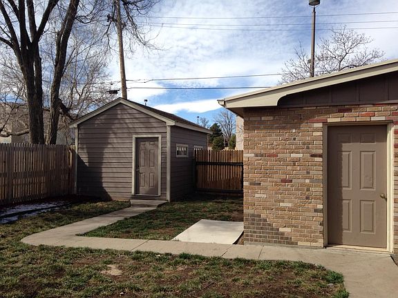 possible exclusive use of 2 car garage &/or large shed/office/art studio