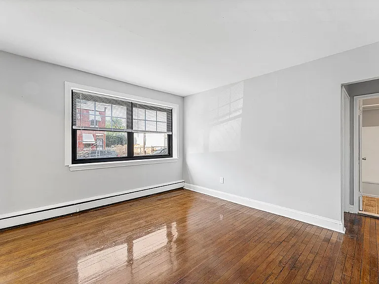 Girard Court Apartments — Photo 4