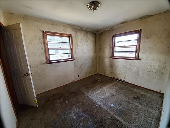 5th image of 247 Coburg Dr