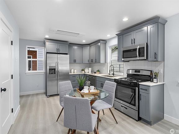 3rd image of 1049 S Thistle St #B