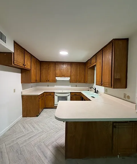 191 W 27th Pl — Photo 5