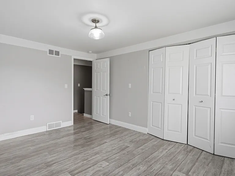 862 N Main St — Photo 11