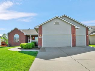1414 S Ravenwood St, Derby, KS 67037