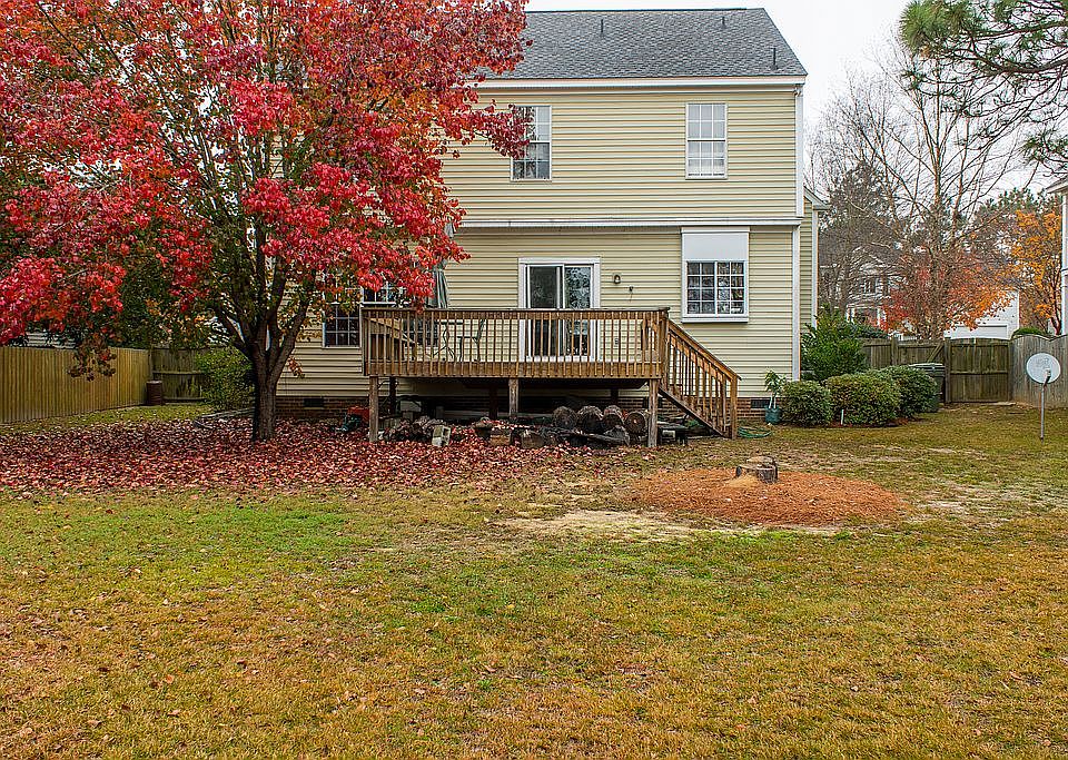 2nd image of 6 Mapleleaf Dr