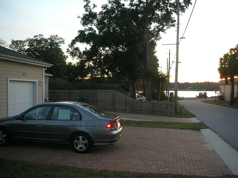 This is a view of the front driveway of 511 31st Street. You can get an idea of how close the Bay is to the house. there are nice restaurants on the bay or just across the bay. All within walking distance from the townhome.