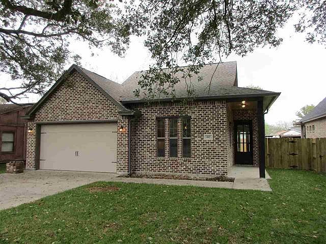 1st image of 817 McArthur Dr