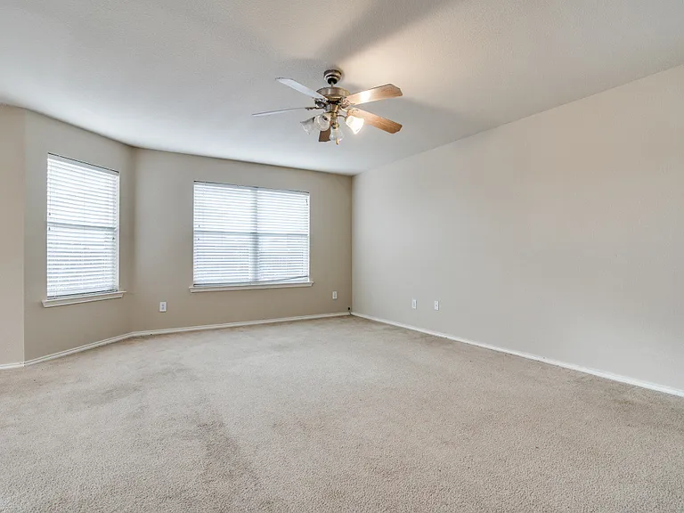 2725 Marsha Ln — Photo 3