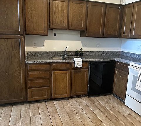 3rd image of 624 N Santa Barbara APT 7