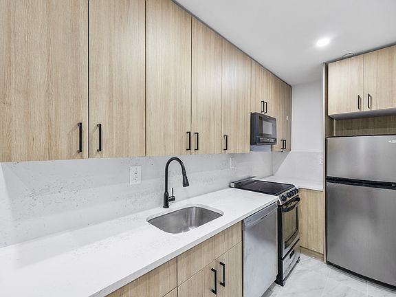 2nd image of 163 W 71st St APT 2R