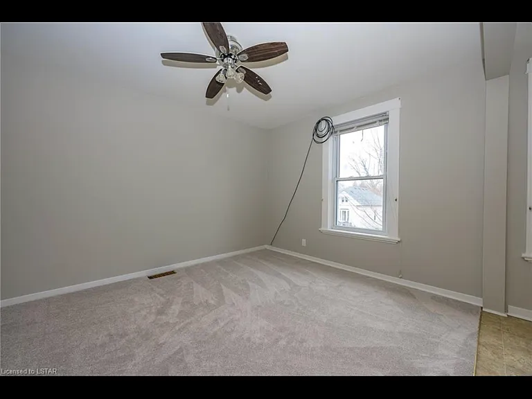 893 Queens Ave — Photo 4