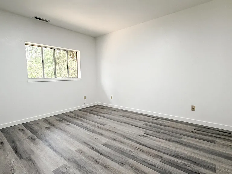 3510 NE Sunset Blvd #B — Photo 6