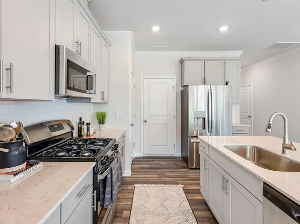 801 Windmill Palm Dr, Zebulon, NC 27597