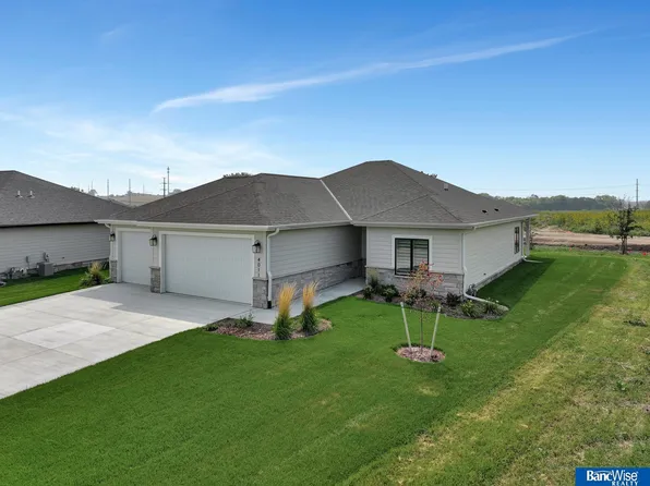 4011 Primrose Pl, Lincoln, NE 68516