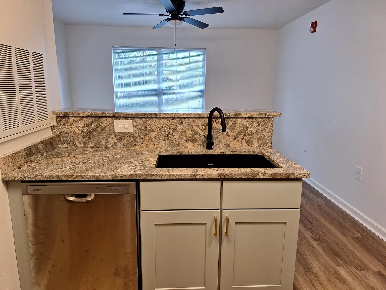 Unit 934 — Photo 2