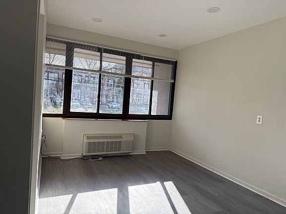 4th image of 60 Strawberry Hill Ave Unit 109