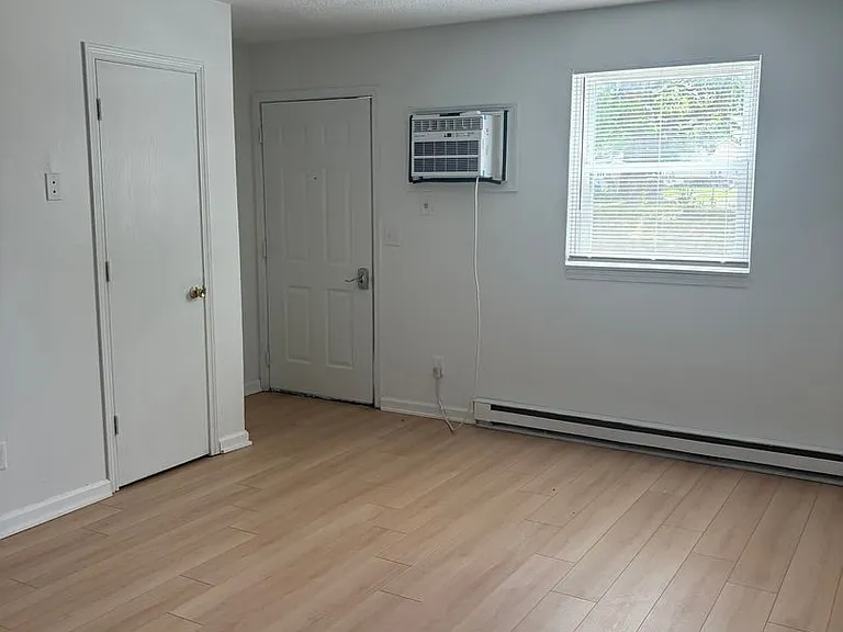 2225 S Hoyt Ave — Photo 3