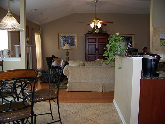 Kitchen open to gt rm