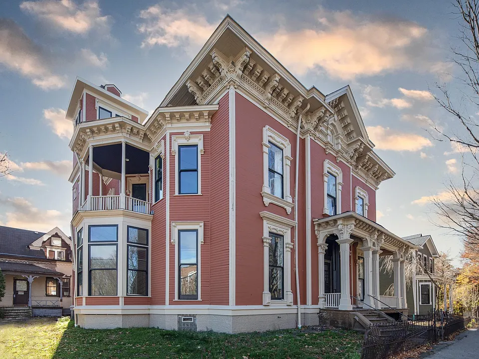 3805 Franklin Blvd #301