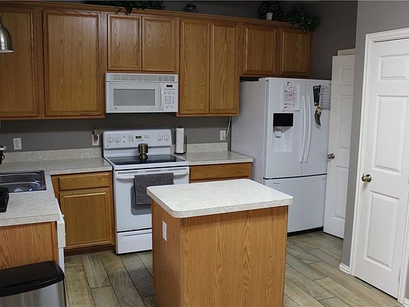 5th image of 610 Juniper Dr