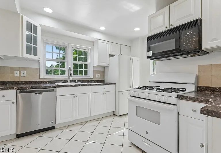 32 Locust Ave — Photo 9
