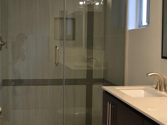 en-suite bath