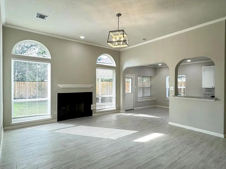 5015 Cottonglen Ct — Photo 2