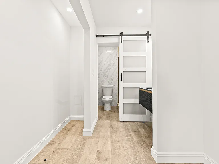 Leyden Apartments — Photo 2