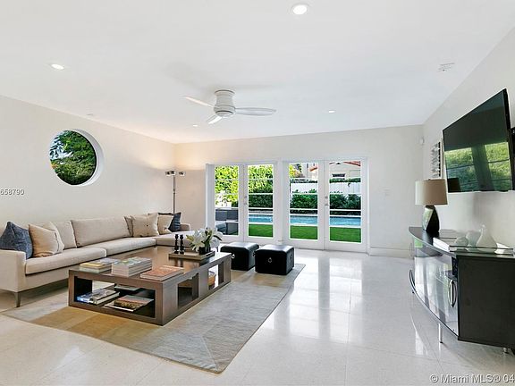 4th image of 3141 Royal Palm Ave
