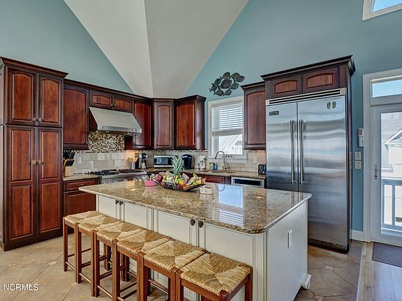 5th image of 4338 Island Dr