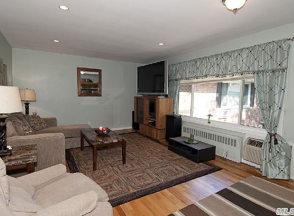 5th image of 122 Edmunton Dr