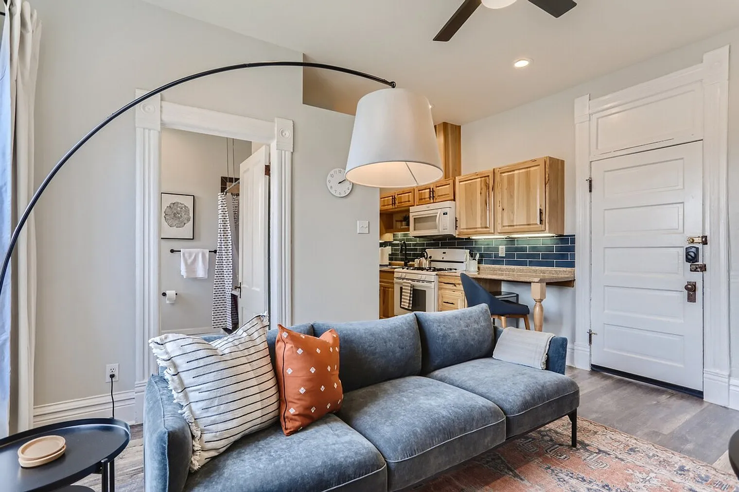 1 bed, 1.0 bath, 473 sqft, $2,687 — Photo 2