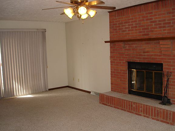 5th image of 749 Magnolia Dr