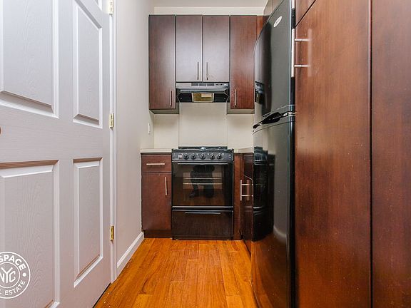 3rd image of 1345 Dekalb Ave APT 1R