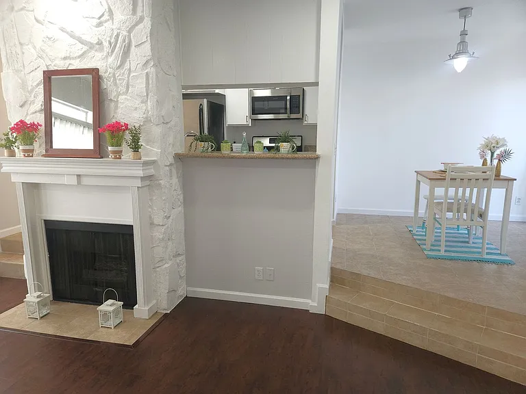 13028 Valleyheart Dr — Photo 14