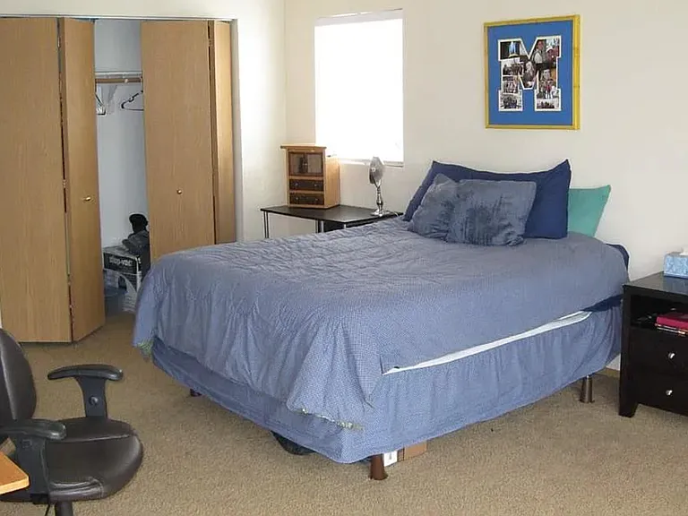 1725 W Kagy Blvd — Photo 11