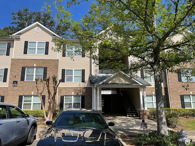 5201 Fairington Ridge Cir — Photo 1