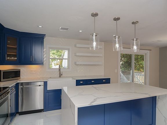 4th image of 86 Essex St