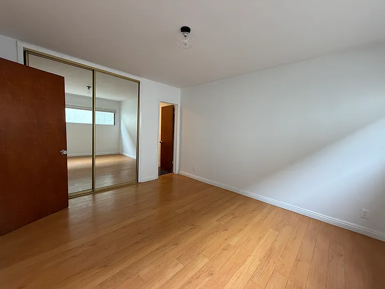 1926 N Vista Del Mar Ave #3 — Photo 9